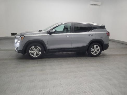 Used 2024 GMC Terrain SLE FWD image 2