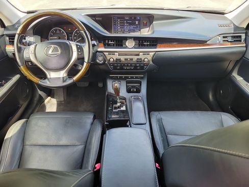 Used 2015 Lexus ES 350 w/ Ultra Luxury Package FWD image 10