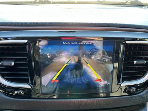 Certified 2018 Chrysler Pacifica Touring-L image 13