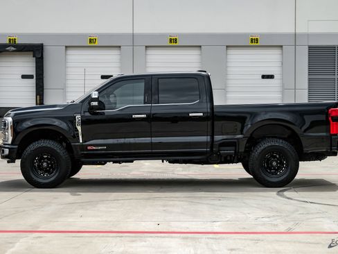Used 2024 Ford F350 Platinum w/ Tremor Off-Road Package AWD/4WD image 7