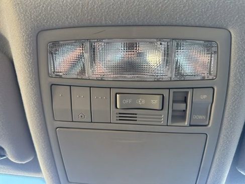 Used 2013 Toyota Venza LE w/ LE Preferred Pkg image 17