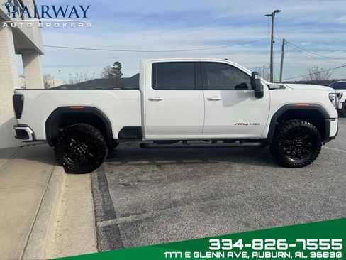 Used 2024 GMC Sierra 2500 AT4 w/ Technology Package image 5