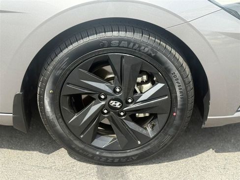 Used 2022 Hyundai Elantra SEL FWD image 9