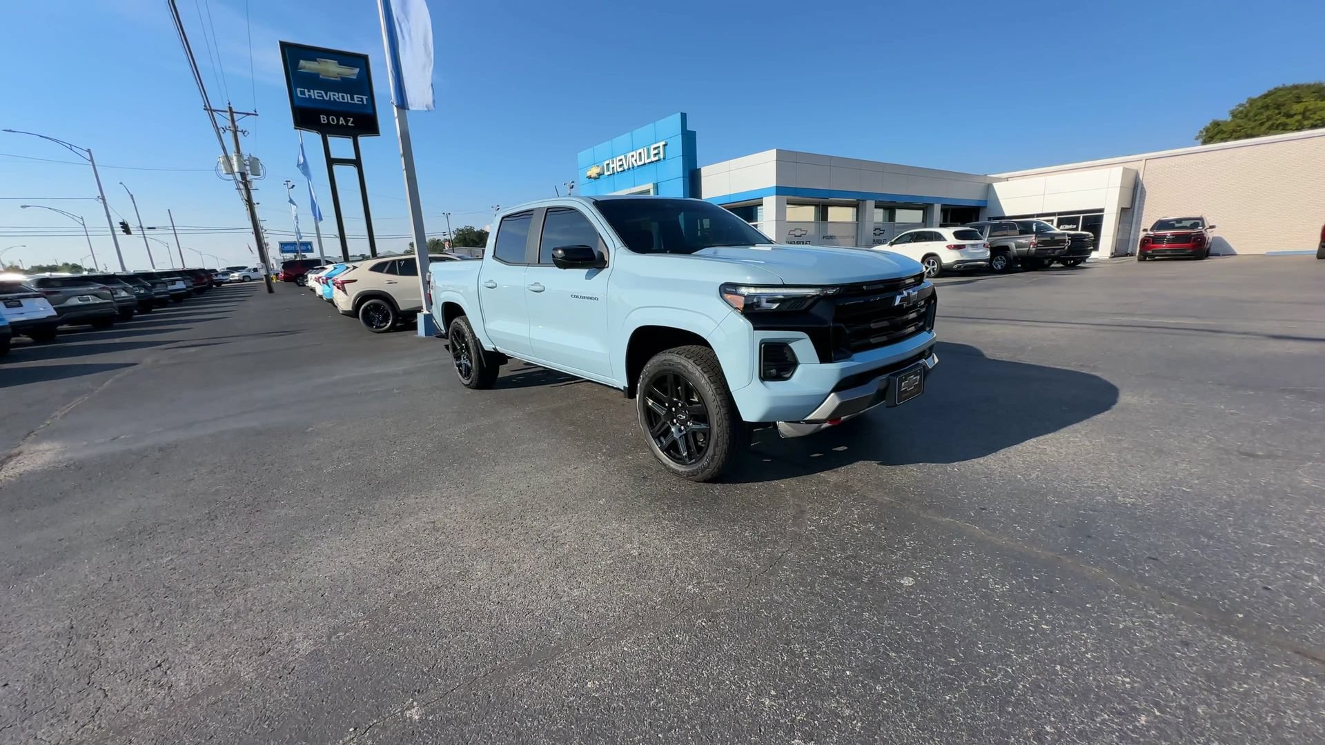 Certified 2025 Chevrolet Colorado Z71 w/ Technology Package AWD/4WD image 2