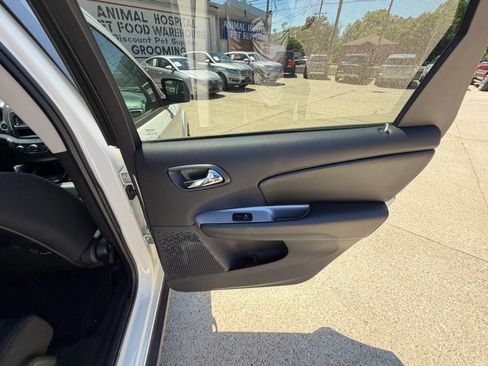 Used 2020 Dodge Journey SE w/ SE Popular Equipment Group FWD image 25
