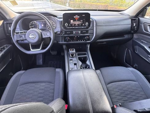 Certified 2025 Nissan Pathfinder S FWD image 19
