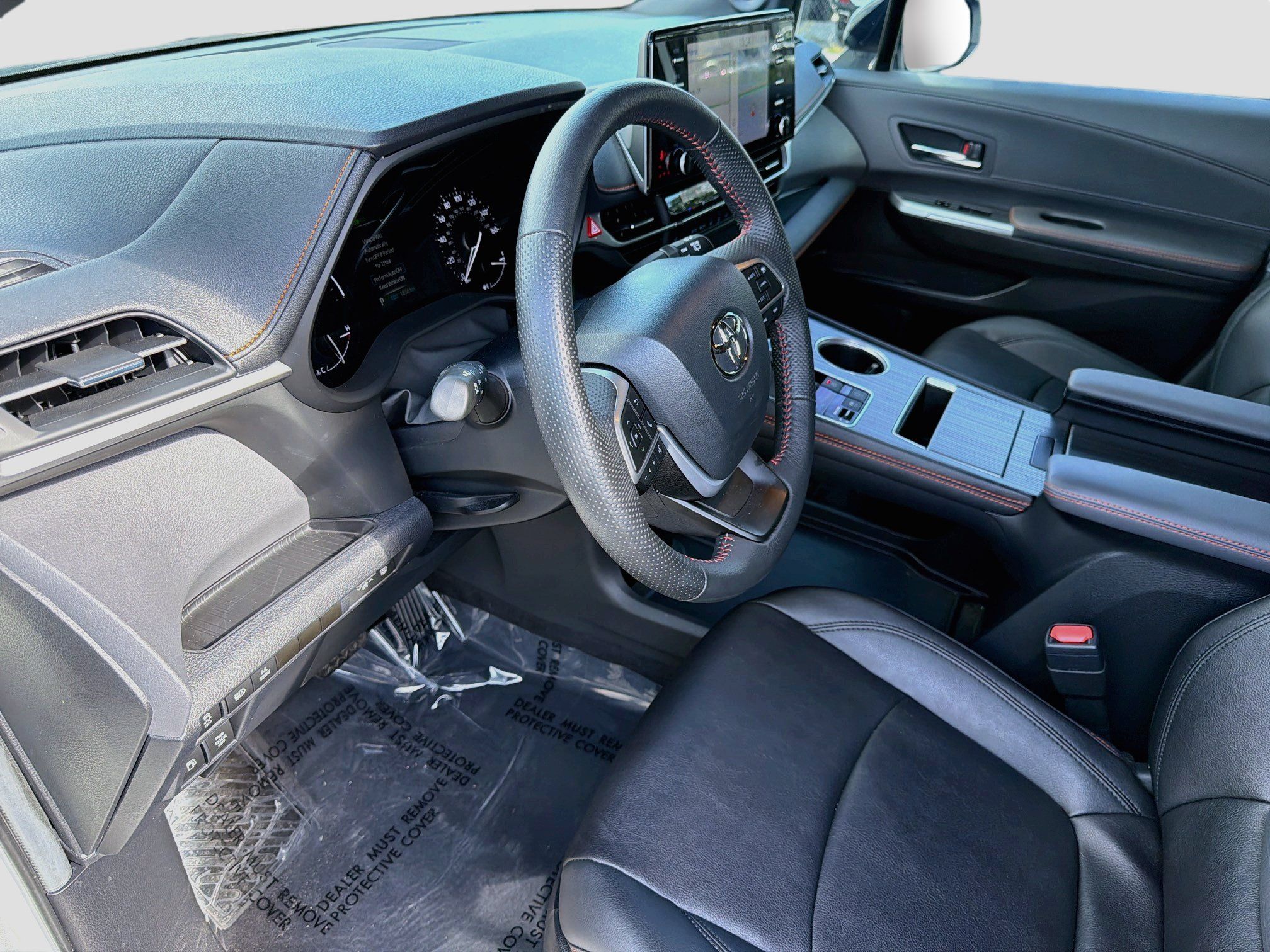 Used 2024 Toyota Sienna XSE w/ XSE Plus Package FWD image 27