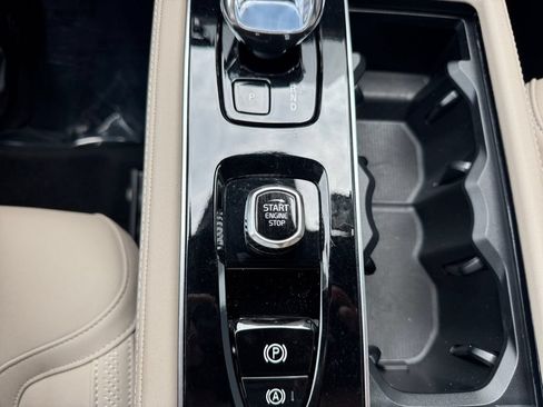 Certified 2025 Volvo XC90 B5 Core AWD/4WD image 20
