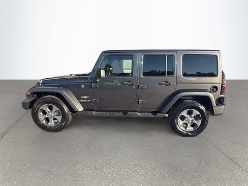 Used 2017 Jeep Wrangler Unlimited Sahara w/ Connectivity Group AWD/4WD image 7