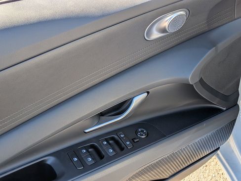 New 2026 Hyundai Elantra SE image 16