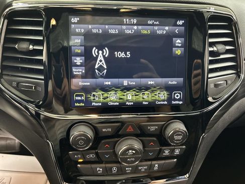 Used 2020 Jeep Grand Cherokee Altitude AWD/4WD image 14