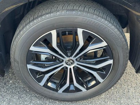 Used 2025 Toyota Crown Signia AWD/4WD image 7