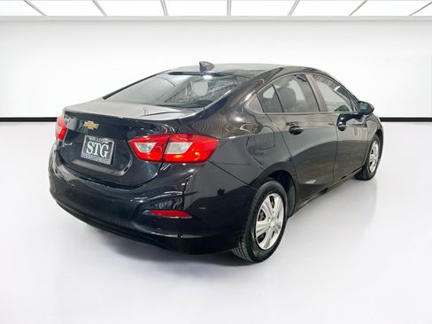 Used 2018 Chevrolet Cruze LS FWD image 4