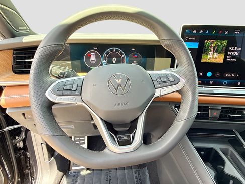 New 2026 Volkswagen Tiguan SEL R-Line AWD/4WD image 40