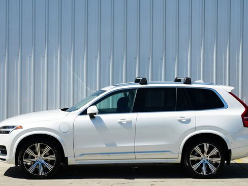 Used 2024 Volvo XC90 T8 Ultimate w/ Lounge Package image 9