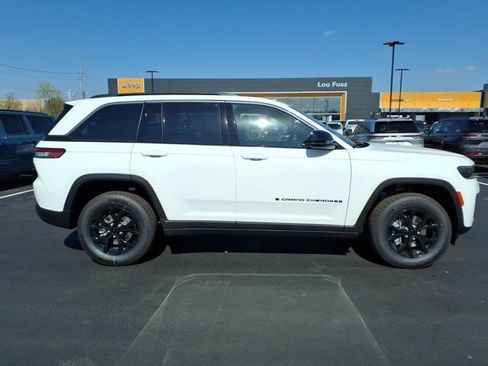 New 2026 Jeep Grand Cherokee Altitude AWD/4WD image 18