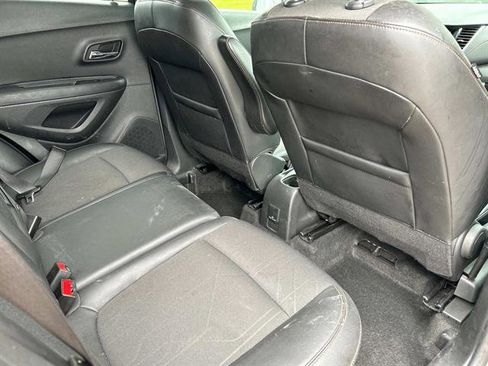 Certified 2022 Chevrolet Trax LT w/ LT Convenience Package image 19