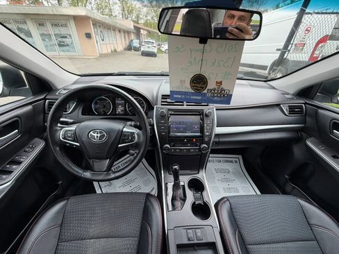 Used 2015 Toyota Camry SE w/ Moonroof Package FWD image 21