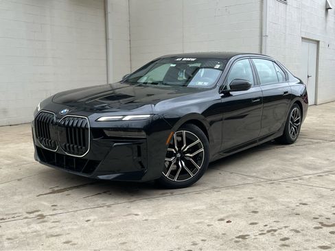 Used 2025 BMW 740i xDrive w/ Premium Package image 1