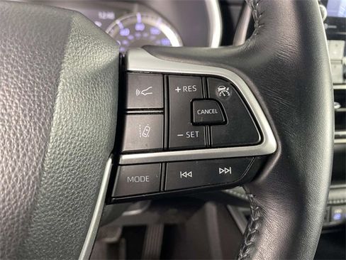 Used 2022 Toyota Highlander XLE image 18