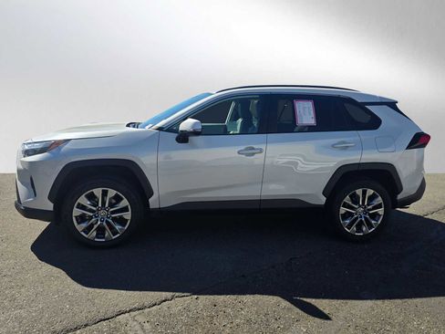 Used 2023 Toyota RAV4 XLE Premium image 6