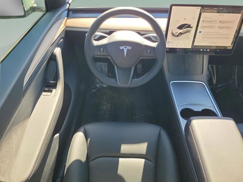 Used 2024 Tesla Model Y Long Range image 11