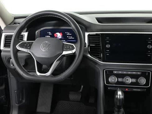 Certified 2022 Volkswagen Atlas SE w/ Panoramic Sunroof Package image 3