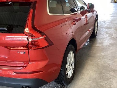 Used 2018 Volvo XC60 T5 Momentum w/ Advanced Package image 12