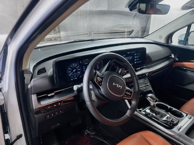 Used 2024 Kia Carnival SX Prestige FWD image 11