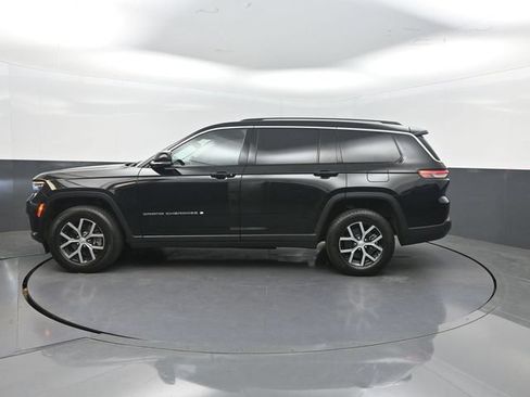 Used 2023 Jeep Grand Cherokee L Limited AWD/4WD image 2