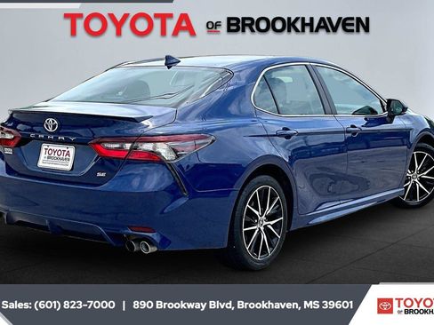 Used 2024 Toyota Camry SE FWD image 11