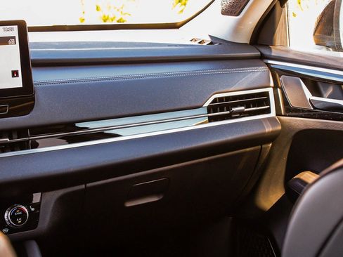 New 2025 Mitsubishi Outlander SE image 40