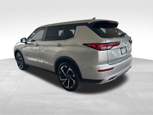 New 2025 Mitsubishi Outlander SE image 4