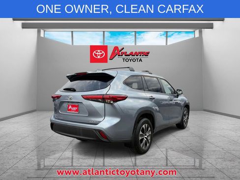 Used 2023 Toyota Highlander XLE AWD/4WD image 6