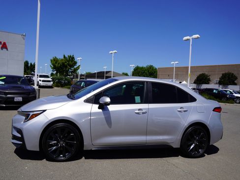 Used 2025 Toyota Corolla SE FWD image 6