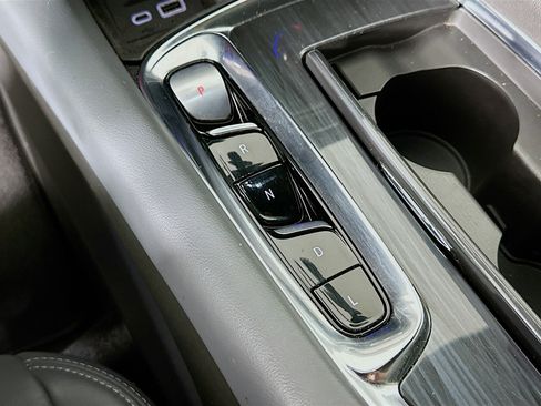 Used 2024 Buick Enclave Essence image 24