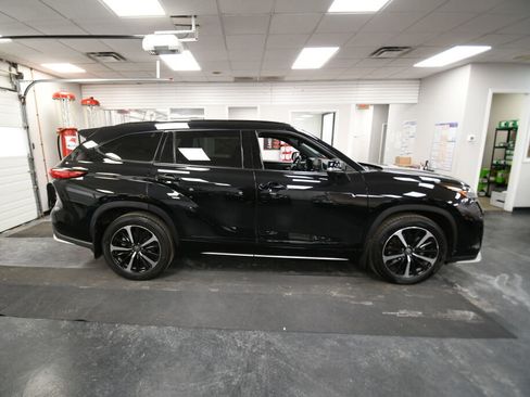 Used 2022 Toyota Highlander XSE image 8