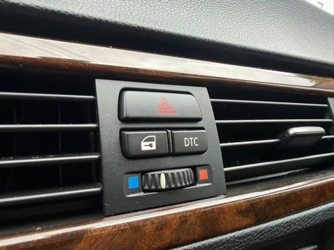 Used 2011 BMW 328i xDrive Coupe AWD/4WD image 22