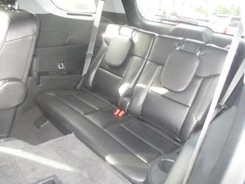 Used 2024 Ford Explorer Limited image 13