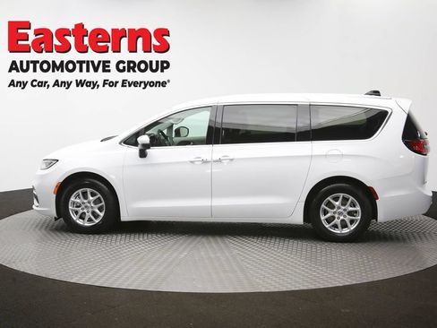 Used 2023 Chrysler Pacifica Touring-L FWD image 62
