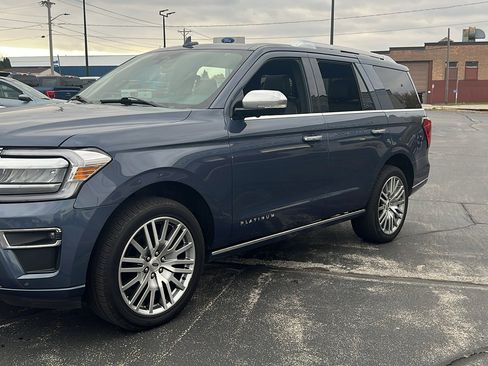 Used 2022 Ford Expedition Platinum image 4