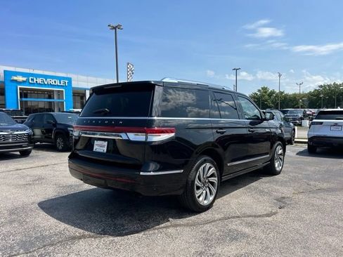 Used 2024 Lincoln Navigator Reserve AWD/4WD image 3