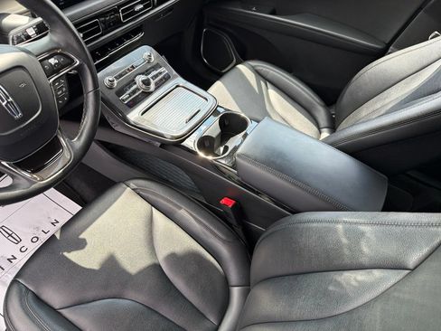 Used 2022 Lincoln Nautilus AWD w/ Premium Package image 17