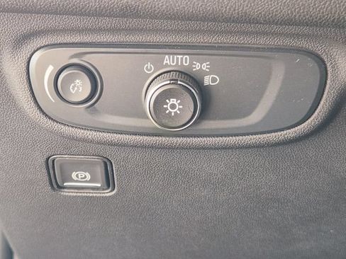 Used 2024 GMC Terrain SLE FWD image 20