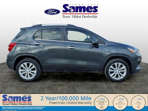 Used 2020 Chevrolet Trax Premier w/ LPO, Cargo Package AWD/4WD image 2