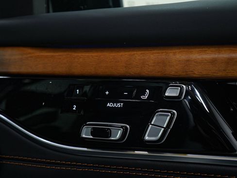 Used 2025 Jeep Grand Wagoneer Series III AWD/4WD image 14