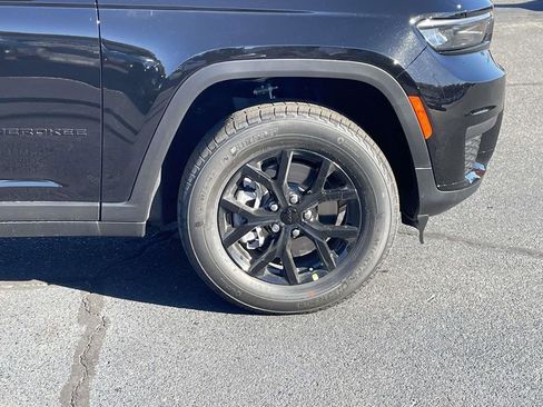 New 2025 Jeep Grand Cherokee L Altitude image 13