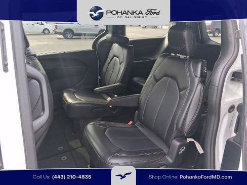 Used 2025 Chrysler Pacifica Select FWD image 9