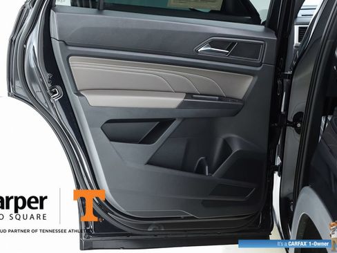 Used 2023 Volkswagen Atlas Cross Sport SE w/ Panoramic Sunroof Package FWD image 17