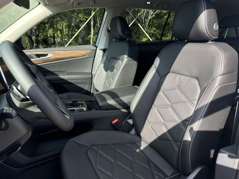 Used 2025 Volkswagen Atlas SE image 8